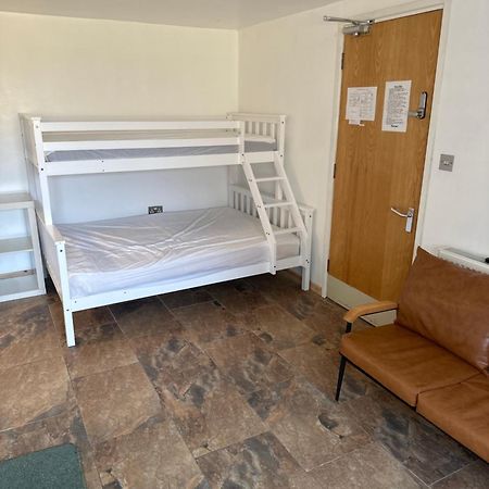 Hotel Barrs Court Beds Warmley Esterno foto