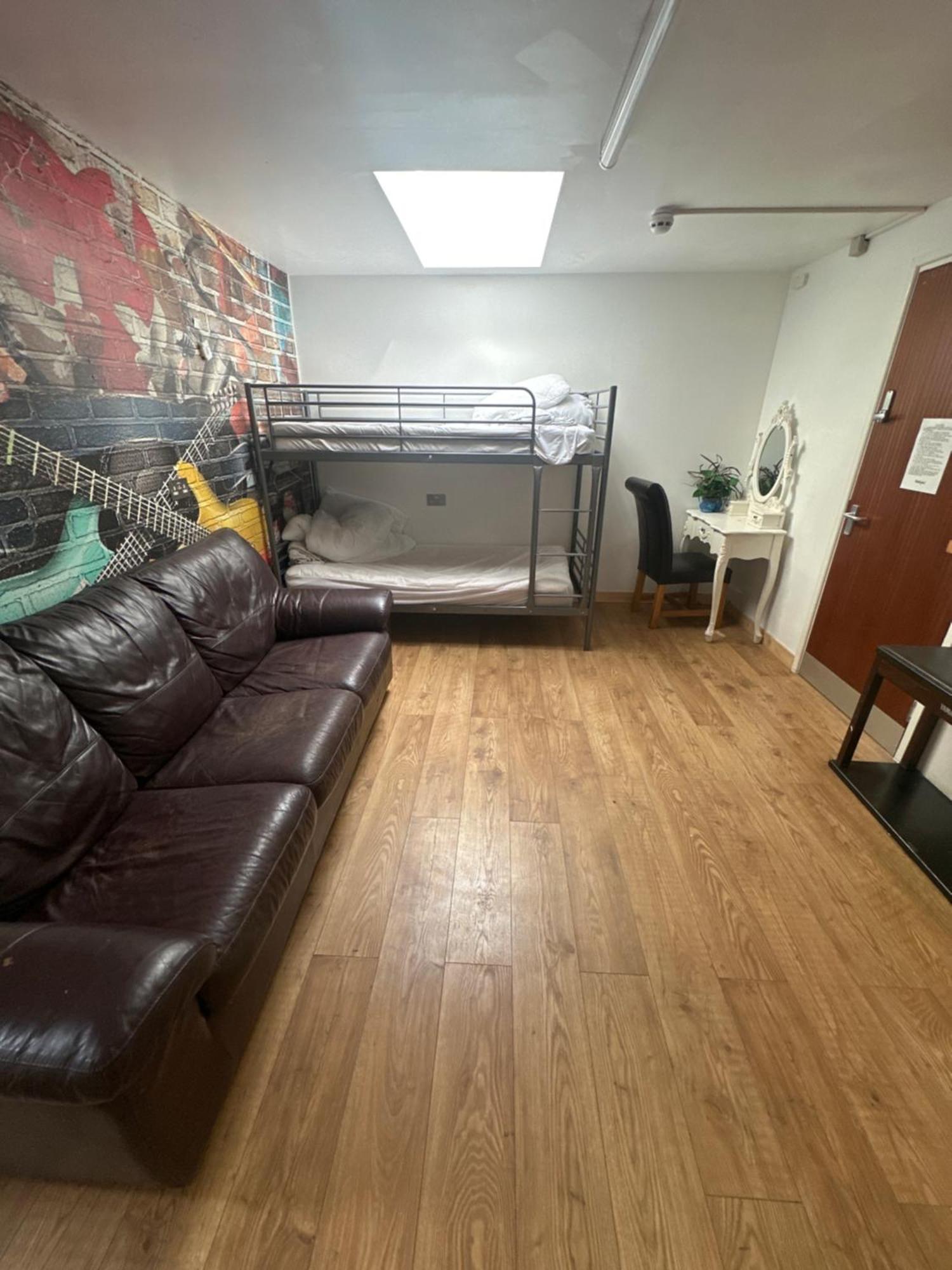Hotel Barrs Court Beds Warmley Esterno foto