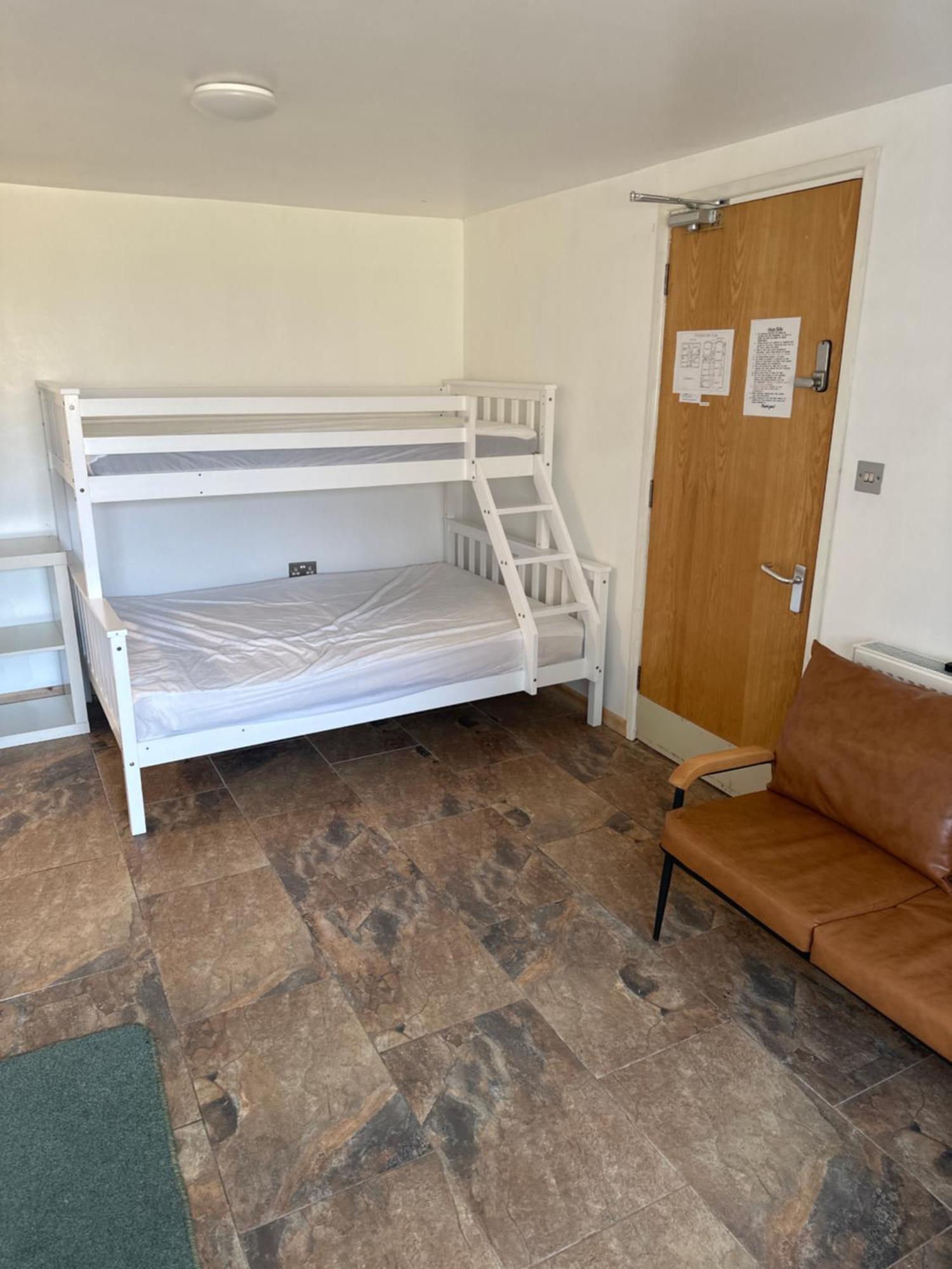 Hotel Barrs Court Beds Warmley Esterno foto